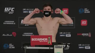 Мовсар Евлоев прошел процедуру взвешивания перед UFC 257