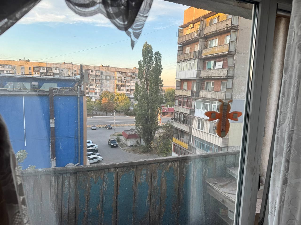 Продается 3-комнатная квартира в районе «Party Zone» Основные параметры: Площадь: 66 кв.м Кухня: 7.1 кв.м Этаж: 5/9 Район: "Party Zone" Особенности квартиры: Не угловая — гарантия тепла зимой Раздельный санузел в кафеле Металлопластиковые окна Пластиковые трубы Счетчик на воду Состояние и документы:...