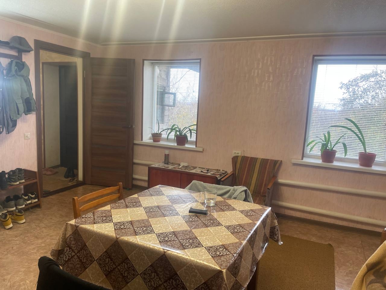 🚀 ПРОДАЕТСЯ ПРОСТОРНЫЙ 2-ЭТАЖНЫЙ ДОМ В ПЕРЕВАЛЬСКЕ 📍 Расположение Ул. Верхоянская (недалеко от центра, удобная транспортная доступность). Участок 10 соток с гаражом на автомобиль типа «Газель» (площадь гаража: 35 кв.м). 🏠 О доме Общая площадь: 214,54 кв.м. Этажность: 2 этажа + чердак, подвал, балкон. Комнаты:...