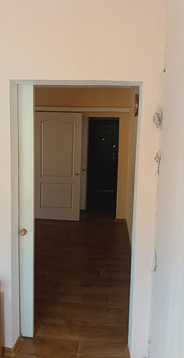 ‼ПРОДАЕТСЯ 2-Х КОМНАТНАЯ КВАРТИРА‼ 📍г. Стаханов, пр-т. Ленина, 63 🏢Этаж: 1/5 💼 к сделке. Прописанных нет. Долгов нет. 🖊ДЕТАЛИ: ✅Квартира в приличном состоянии. В тихом р-не города. ✅В пешей доступности магазины, аптеки, кафе, остановка общественного транспорта ✅Комнаты проходные ✅Ремонт косметический ✅Отоплен...