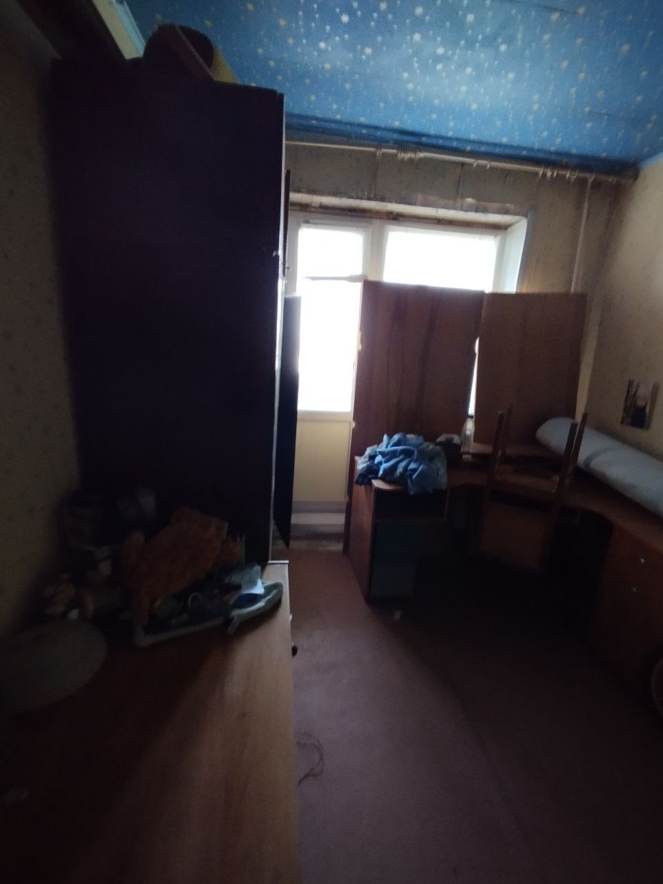 Продам 3-х комнатную квартиру на кв. Южный 9/9 эт. Дом кооперативный. Улучшенная планировка 70 кв. м. Квартира светлая и просторная, комнаты раздельные, м/п окна, с/у раздельные, балкон и лоджия, мебель и техника вся остаётся, лифт работает. Отличное месторасположение: школа, садик, магазины, транспорт. ✅ Цен...